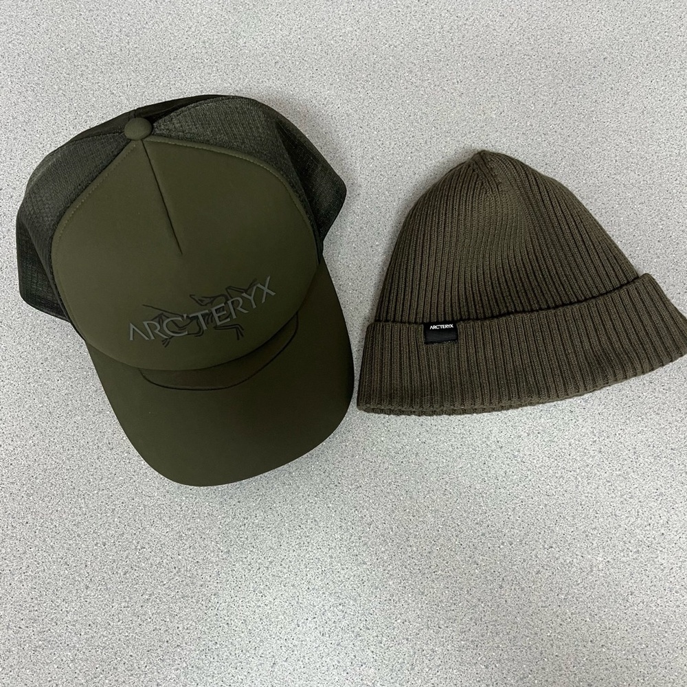 Arc'teryx Bird Word TruckerHat  and Arc’teryx SKAHA Beanie Toque Combo